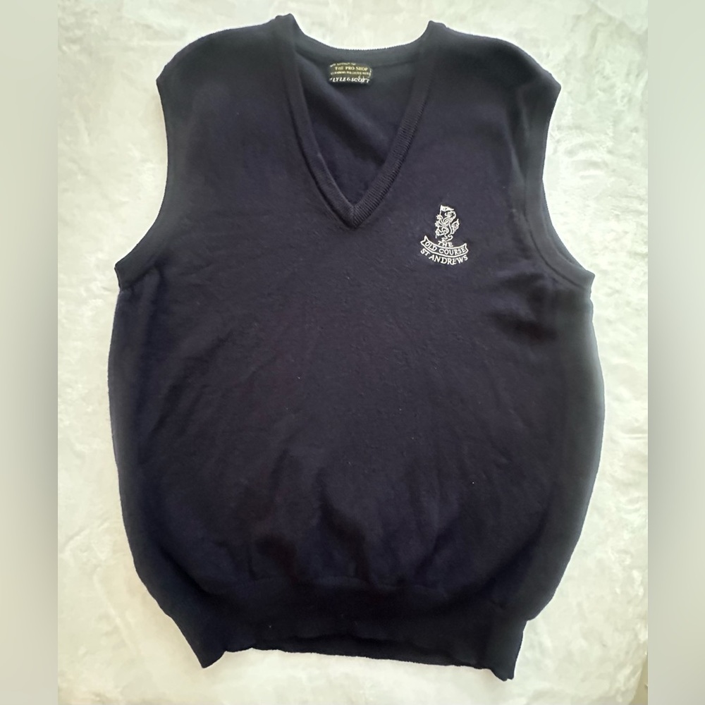 Lyle & Scott Sweater Vest. St. Andrew’s Old golf course in Scotland logo.